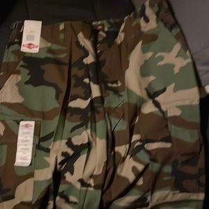Try-Spec woodland camo pants. Xl new with tags